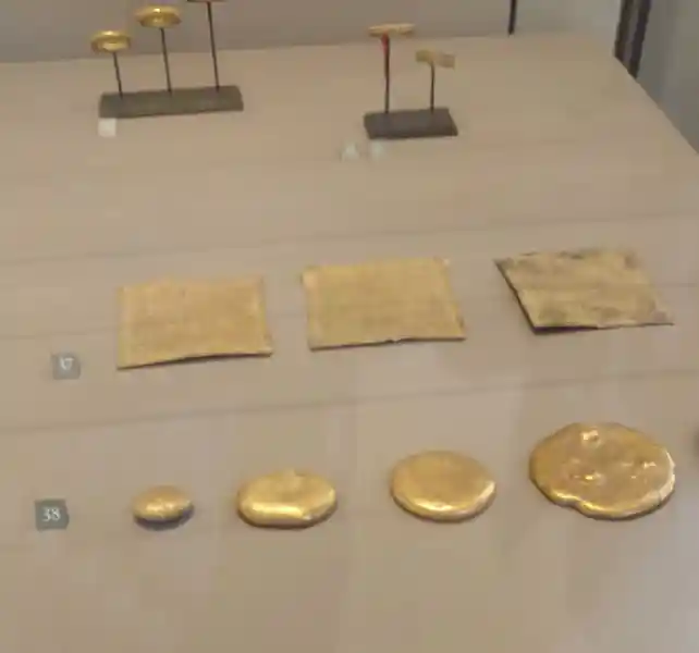 Gold discs and gold sheets